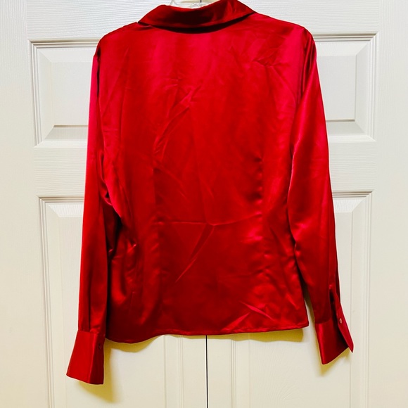 EAST 5TH RED SIZE 16 BEAUTIFUL BUTTON DOWN BLOUSE YOU ARE GOING TO LOVE.HOLIDAYS - Picture 2 of 8